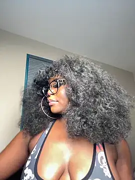 WomanNextdoor1 webcam