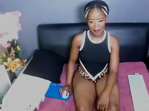 Ebonyteen18