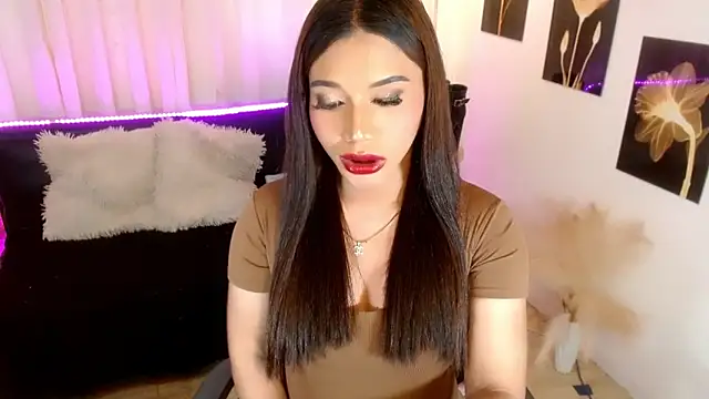 HeavenlyHugeCock webcam