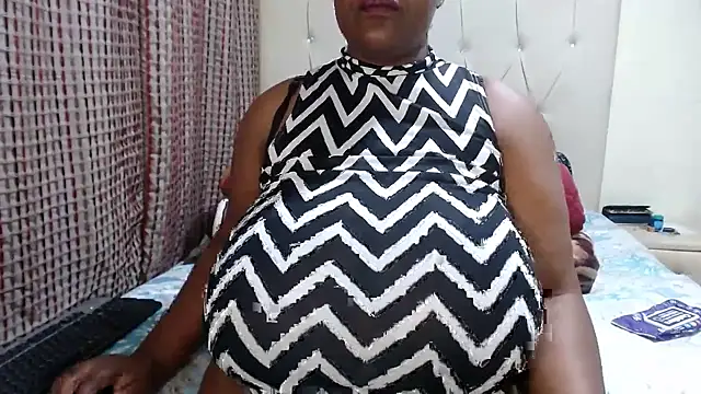 CHOCOLATEDARKBUSTYX webcam