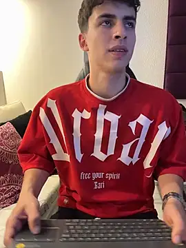 AdrianRinaldi's live cam