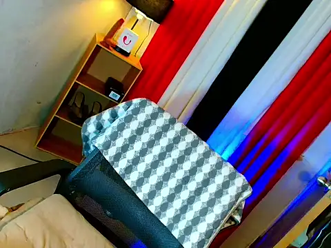 HOLLYWOOD_QUEEN_88 webcam