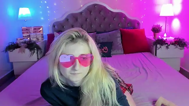 CamillaDreamer webcam