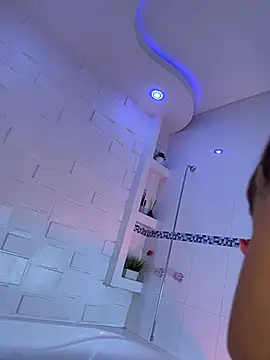 Webcam Model (MelodyRey_) is live