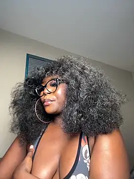 WomanNextdoor1 webcam