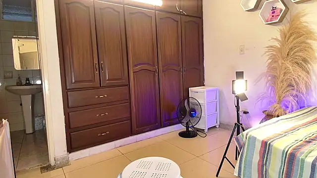 mikalea_diaz - Mikalea_diaz's free webcam