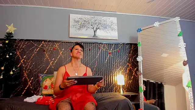 clara_heat (F mature) - 💋 Slow Strip