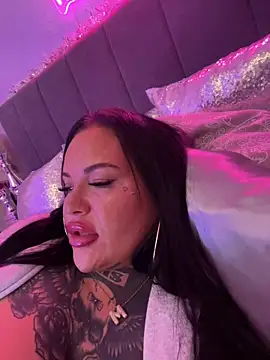 _MelinaCurves_ webcam