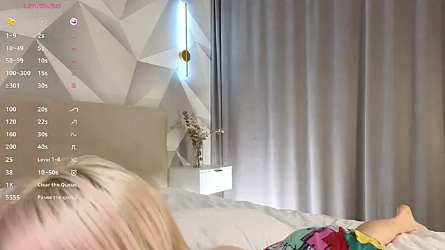 juliannawenger - JuliannaWenger's free webcam