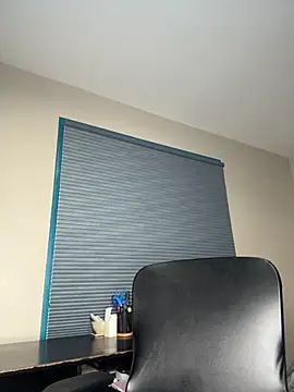 WomanNextdoor1 webcam