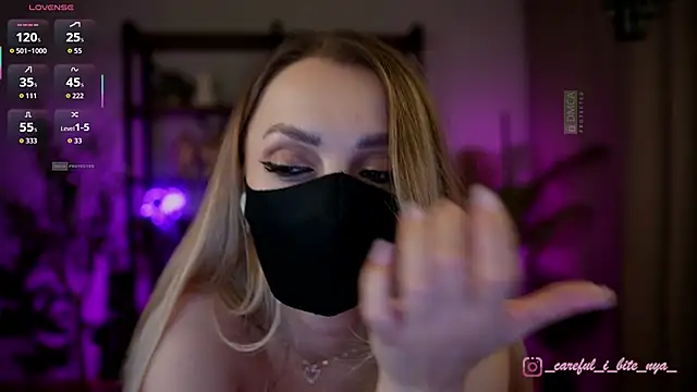 careful_i_bite_nya webcam