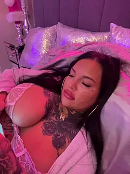 _MelinaCurves_ webcam