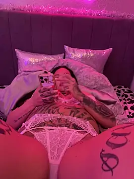 _MelinaCurves_ webcam