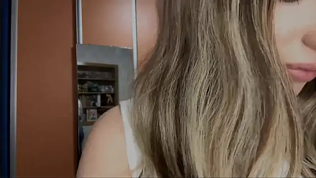 IlanaLafferty webcam