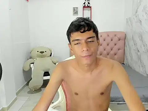 noah_pierce webcam