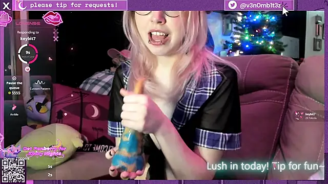 v3n0mb1t3z (G young) - holly gets eaten out!