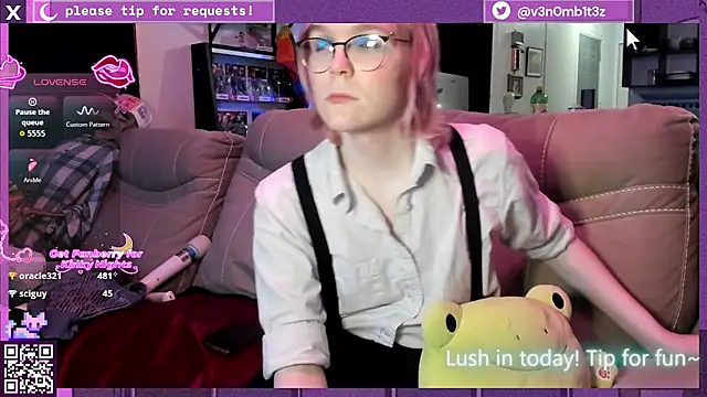 v3n0mb1t3z (G young) - holly gets eaten out!