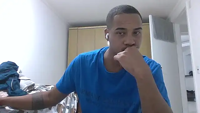 JUNINHOLEKEJR webcam