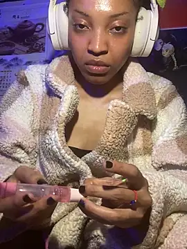 Webcam Model (Queenkimi777)  is live.Free join now!