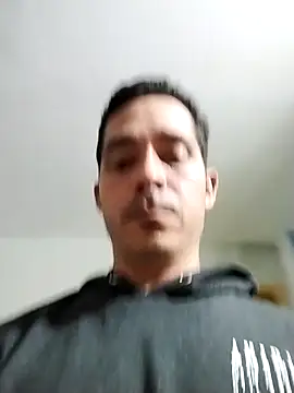 Logan_hetero1 webcam