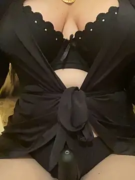 Webcam Model (Cameelia)  is live.Free join now!