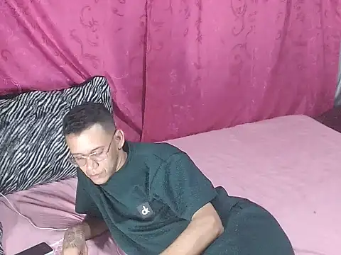 BOYWET-FANTASIES28 webcam