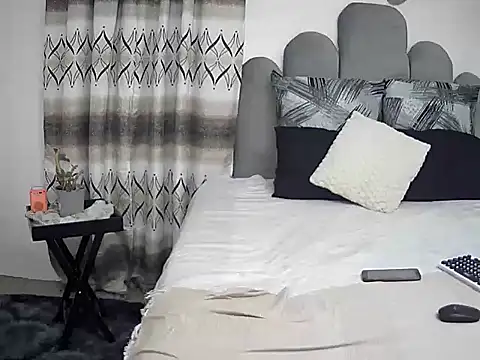 DivineEbonyGrace webcam