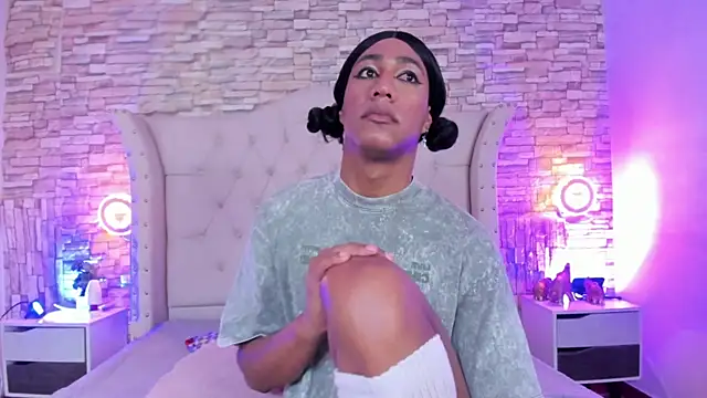 Lucia-Horny24 webcam