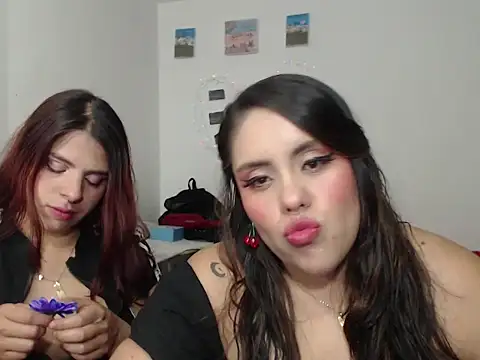 nicky_andcamil webcam