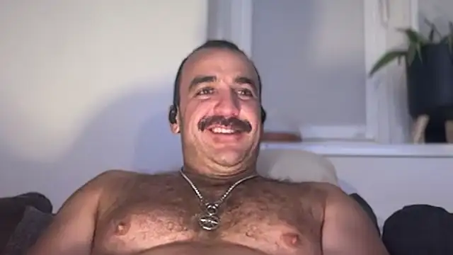 cloudymusclebeefy - CloudyMuscleBeefy's free webcam - UK Sex Cams