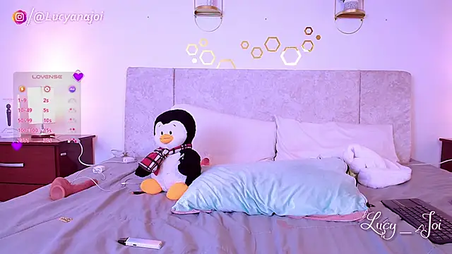 Lucyanajoi webcam