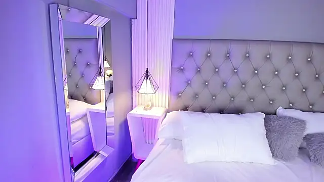 VioletthaRous webcam