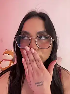 Webcam Model (montmariana)  is live.Free join now!