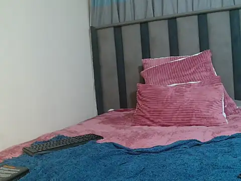 SlimEbonydoll webcam