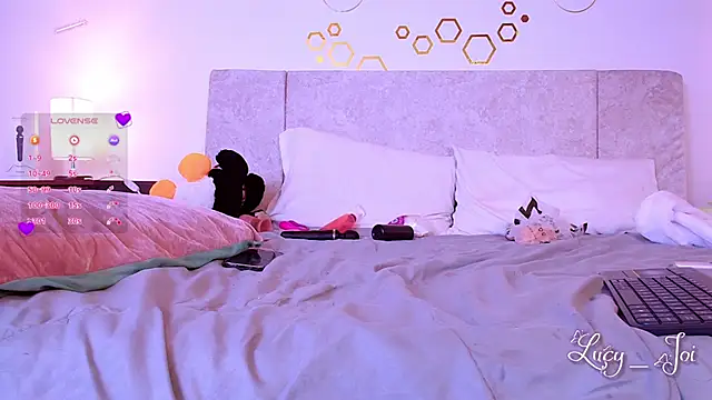 Lucyanajoi webcam