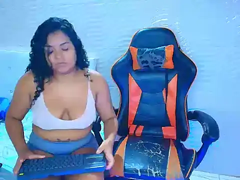 CurlyAliccia_ webcam