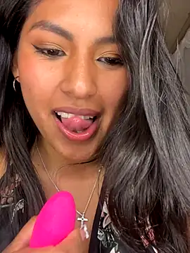 BrunetteBliss69 webcam