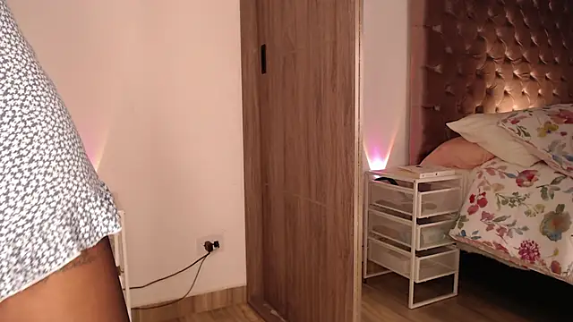 roussmariehenao - Roussmariehenao's free webcam - UK Sex Cams