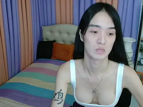 XxTsUncutAskaxX webcam