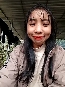 emaame68 - Emaame68's free webcam