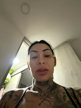 Webcam Model (Iam_Annii) is live