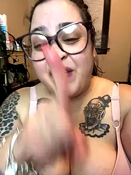 Webcam Model (Tillymarie)  is live.Free join now!