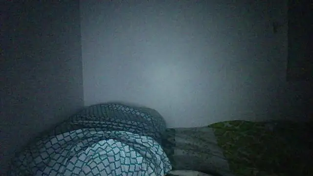 carliesexyman webcam