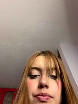 Lucy_699 webcam