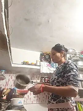 ISHANI-SINGH stripchat