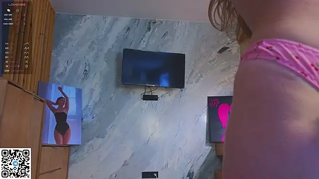 miss_bubbles_ (F young) - Wear nipples clamps!