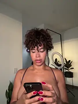 Webcam Model (Brunettexio)  is live.Free join now!