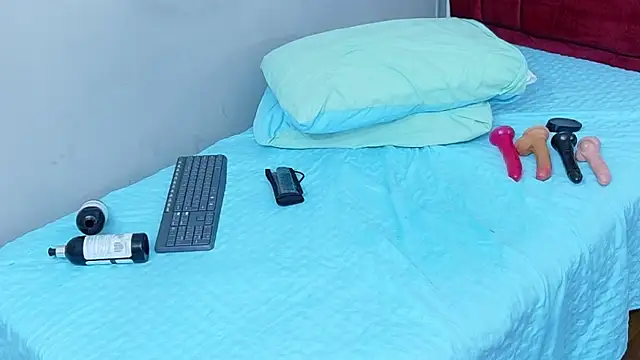 cutepetitee - Cutepetitee's free webcam