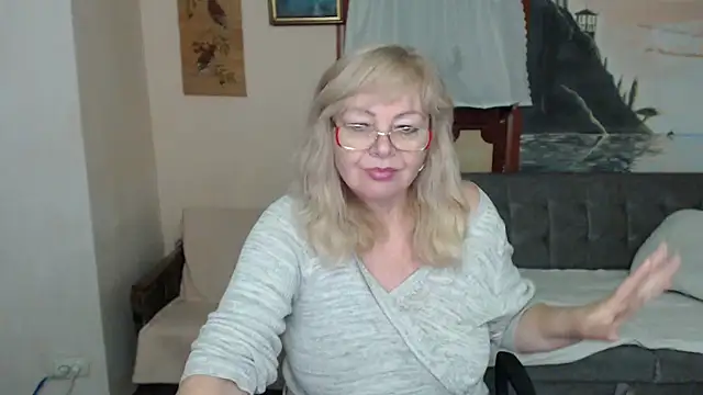 EvelynLoveShy webcam