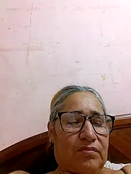 _candi (F mature) - Panty en el pussy